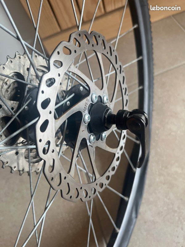Roue arrière vélo 28” - 700C - 700x38C toute équipée (image 3)