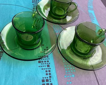 4 Tasses à Café Et Soucoupes Duralex Vert Transparent – Occasion