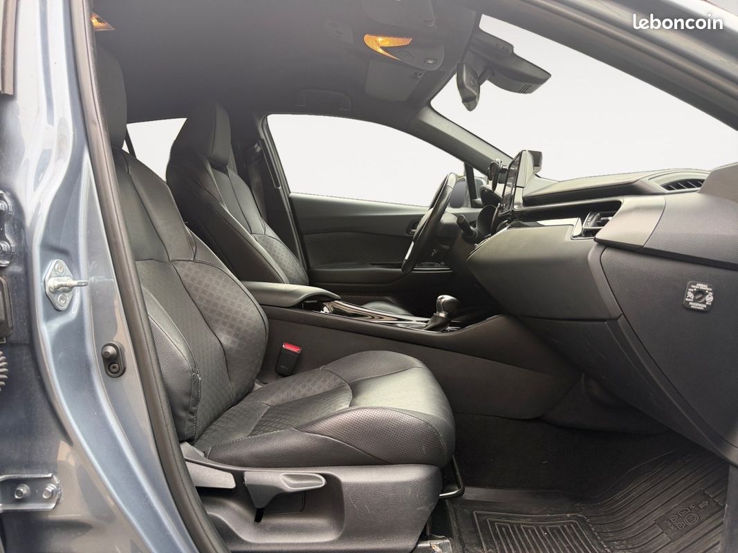 TOYOTA C-HR HYBRIDE MY22 2.0L Collection (image 13)