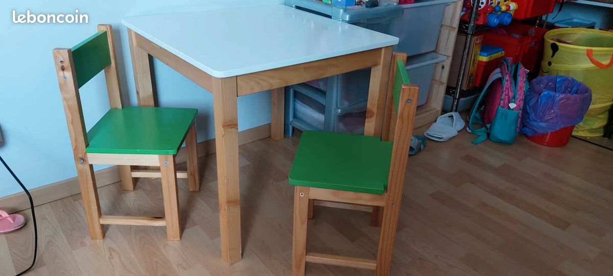 Table + 2 chaises (image 1)