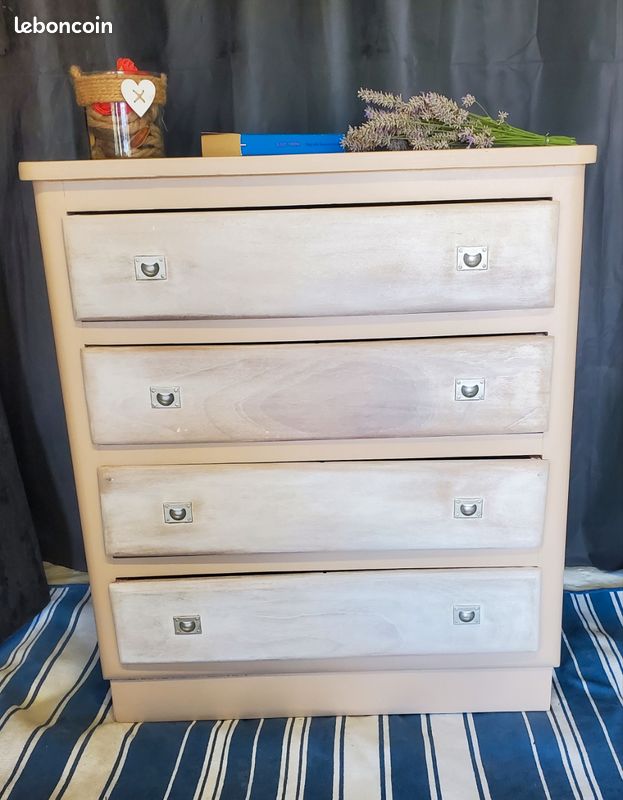 Commode (image 1)