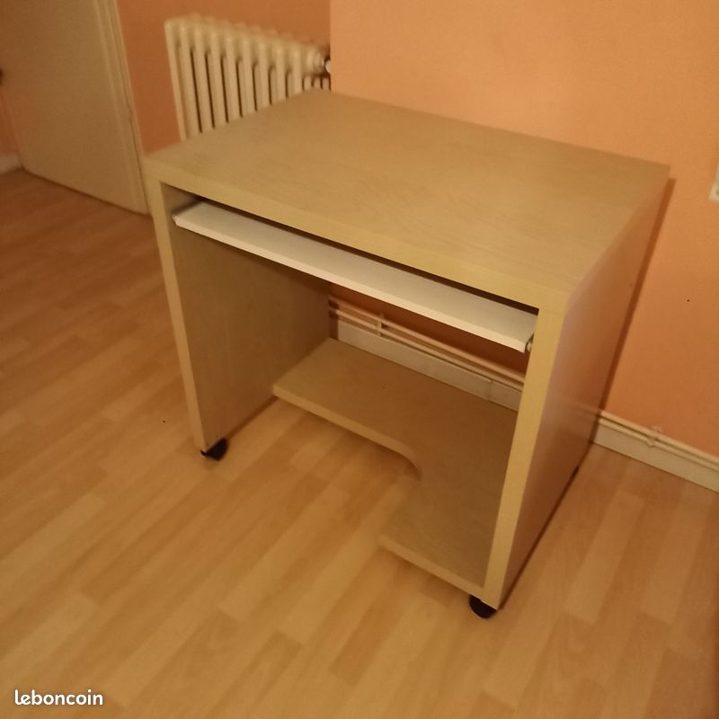 Petit bureau (image 1)