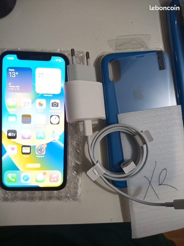 Iphone xr blanc 64go avec coque et chargeur (image 3)