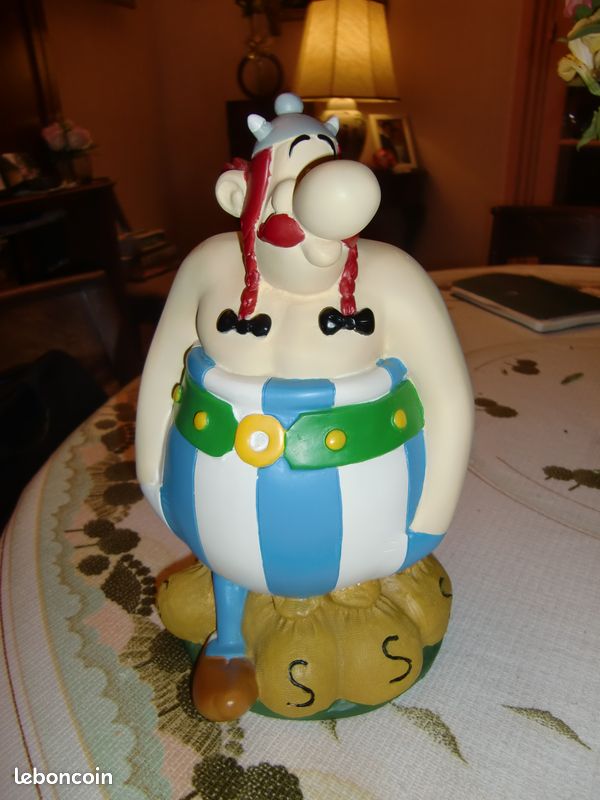 Figurine plastoy tirelire astérix et obélix: obelix et son à Arras Figurine plastoy tirelire astérix et obélix: obelix et son à Arras