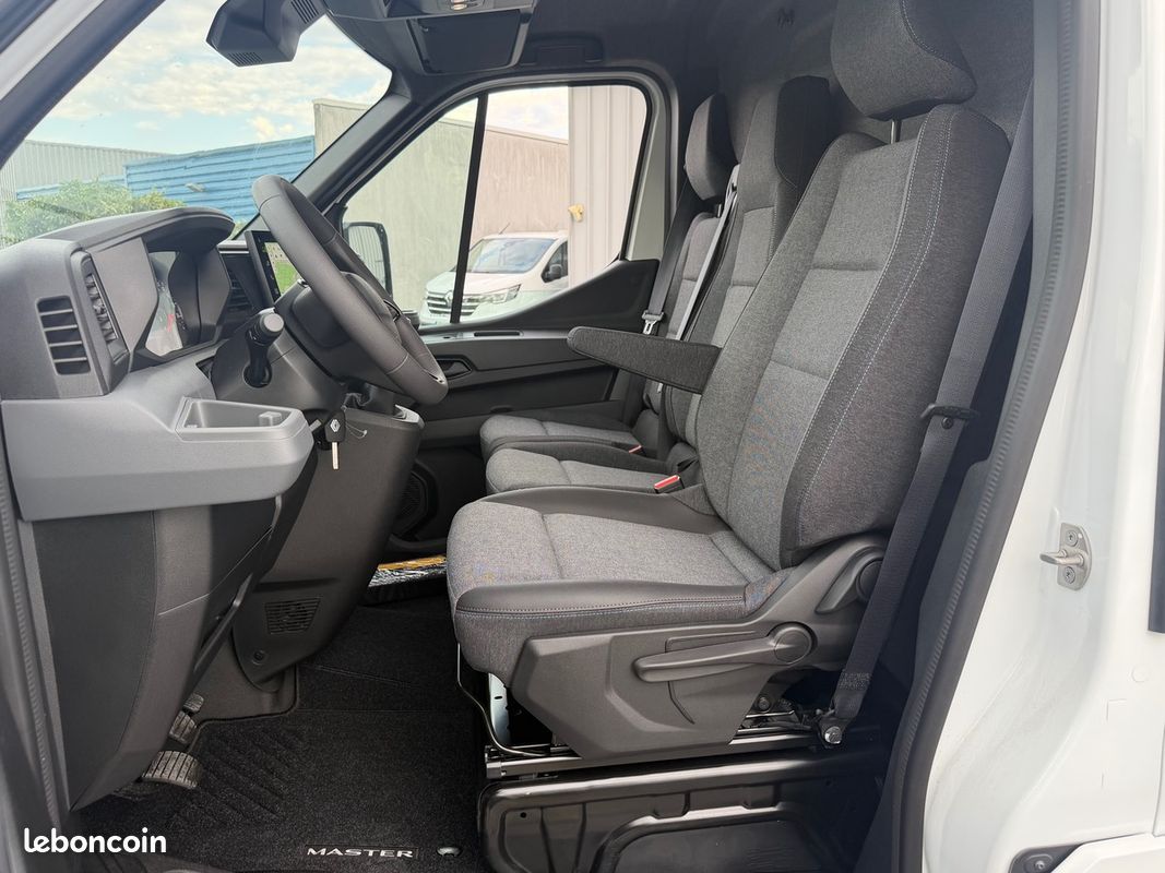 RENAULT Master L2H2 Fourgon 2.0 BlueDCI 130 M6 Extra + Options (image 9)