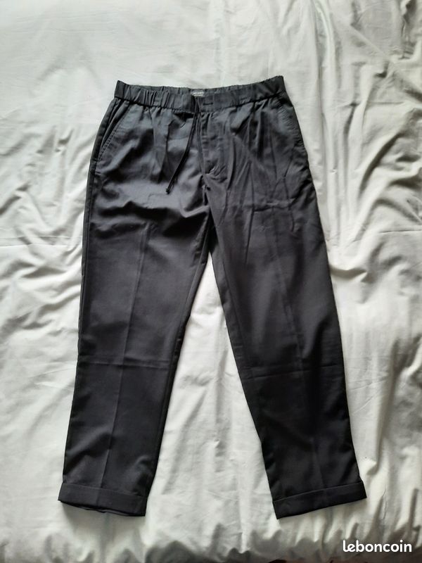 Pantalon Homme couleur noir marque Pull and Bear taille L (image 10)