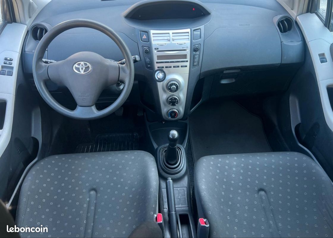 Toyota yaris 5 portes - crit'air 2 (image 2)