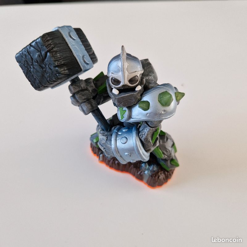 Figurine Skylanders Crusher (giant) (image 1)