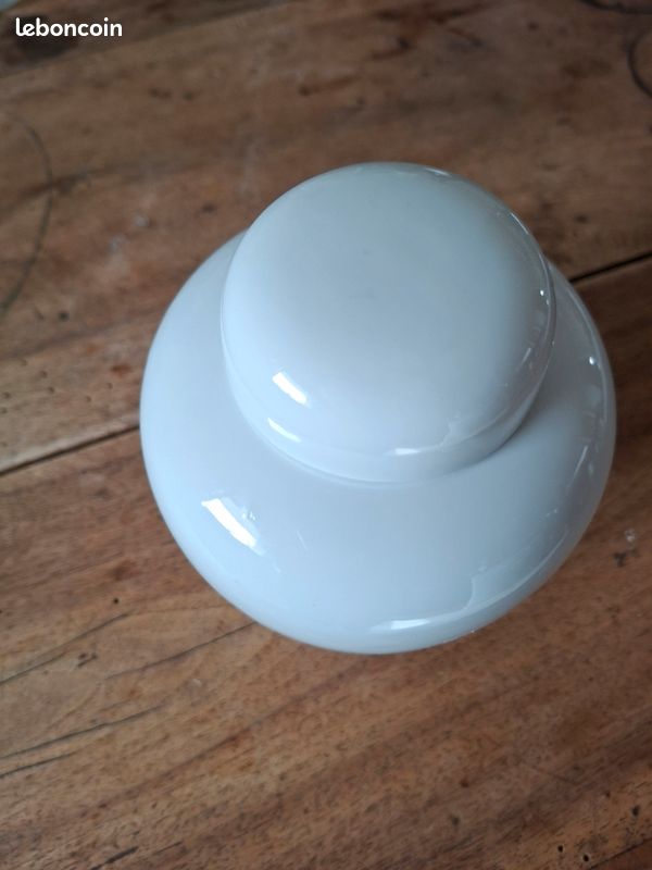 Pot blanc avec couvercle (image 3)