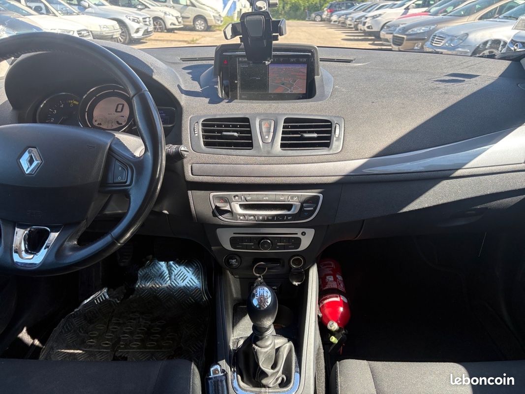 RENAULT MEGANE III BERLINE dCi 110 FAP Energy eco2 Limited (image 11)