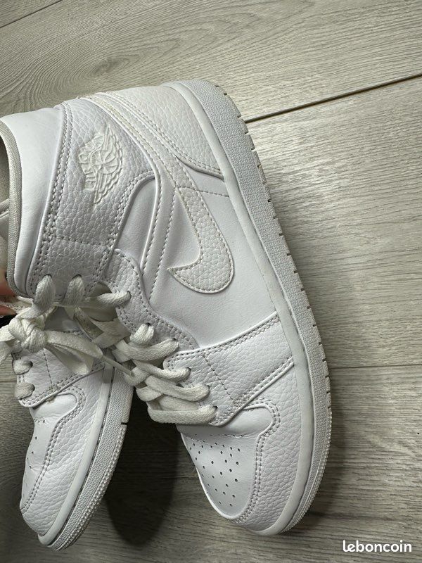 Air jordan 1 mid triple white - taille 40.5 (image 4)