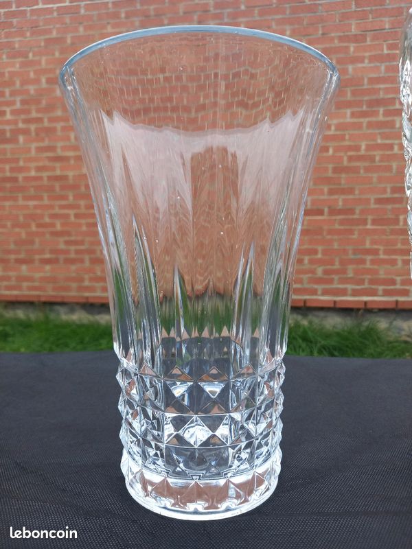 Trois vase décoratifs (image 2)