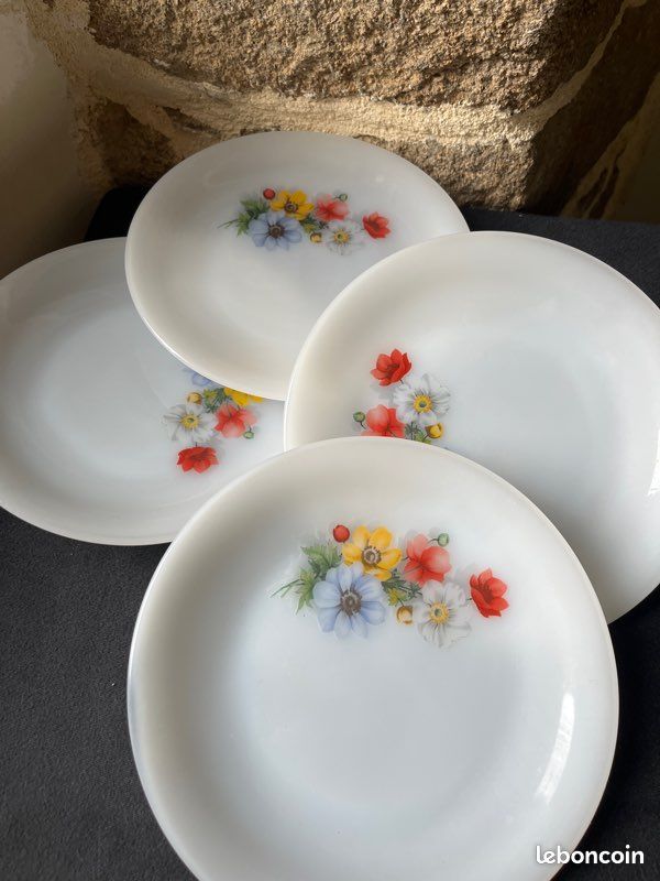 Lot de 4 petites assiettes Arcopal Vintage (image 4)