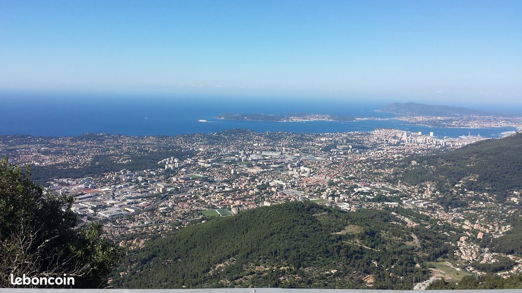 TERRAIN de 43816 M2 VUE MER · à La Valette-du-Var · 29 900 €