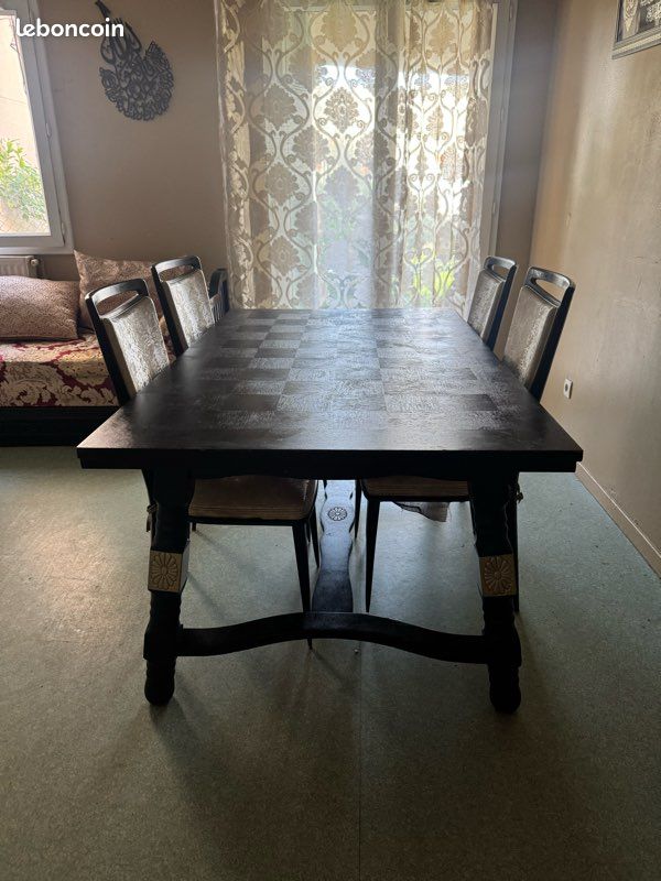 Table à manger avec 4 chaise (image 1)
