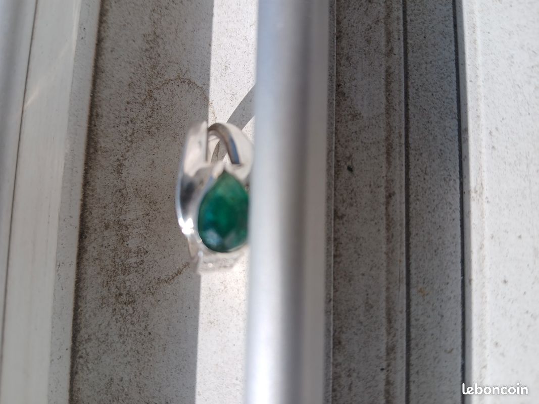Bague argent sertie d,une magnifique émeraude taillée d,environ2,5 carats , cédé 450 euro , à débatre raisonnablemét ? (image 12)