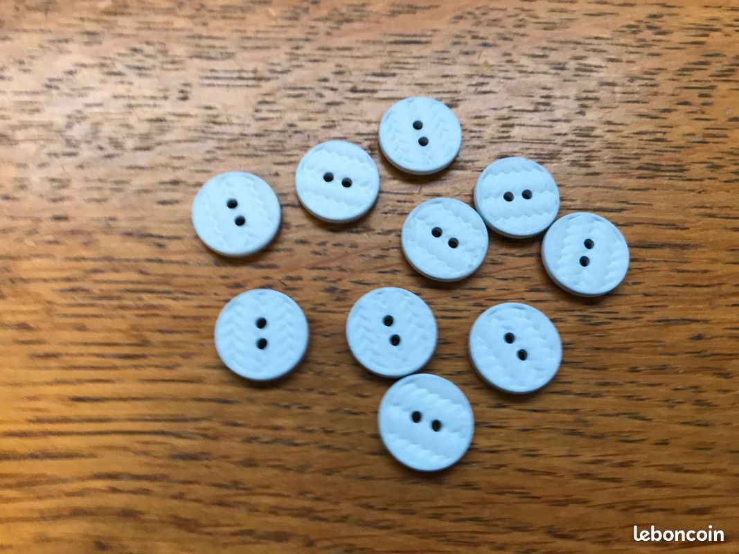 Lot De 10 Boutons Vintage - Diamètres 1,7 à 2,7 Cm - Couleurs Panachées - Occasion