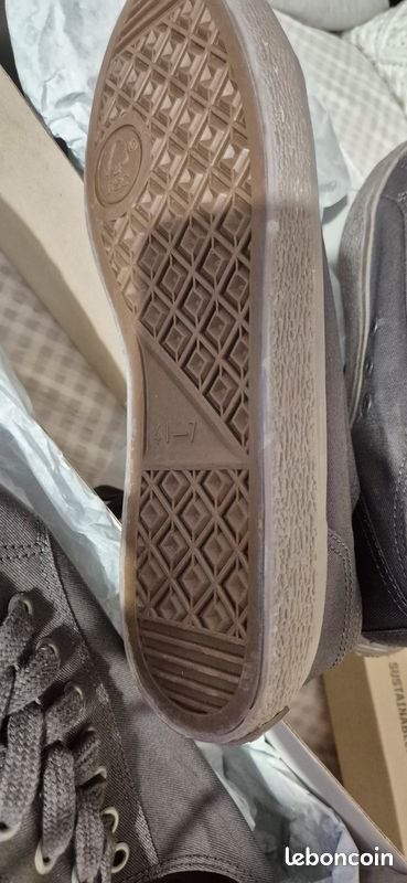 Lot de 2 baskets neuves taille 41 et 43 (image 6)