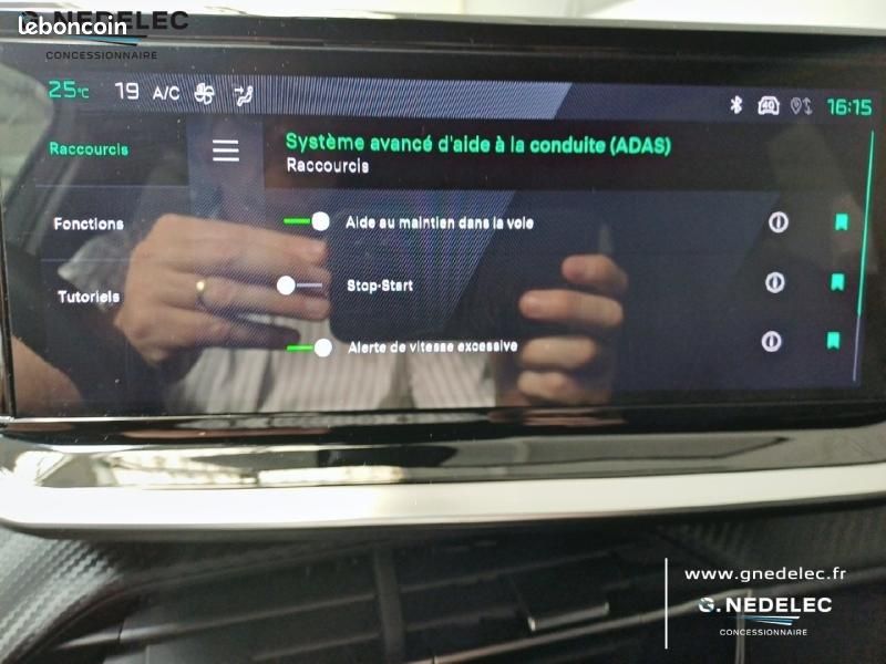 Peugeot 2008 1.2 PureTech 100ch S&S Allure (image 17)