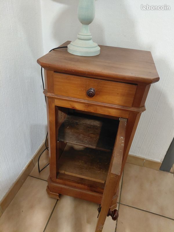 Table de chevet de style en bois massif (image 3)