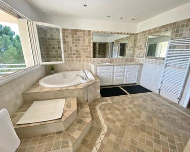 Maison 1 480 000 € - 392 m²