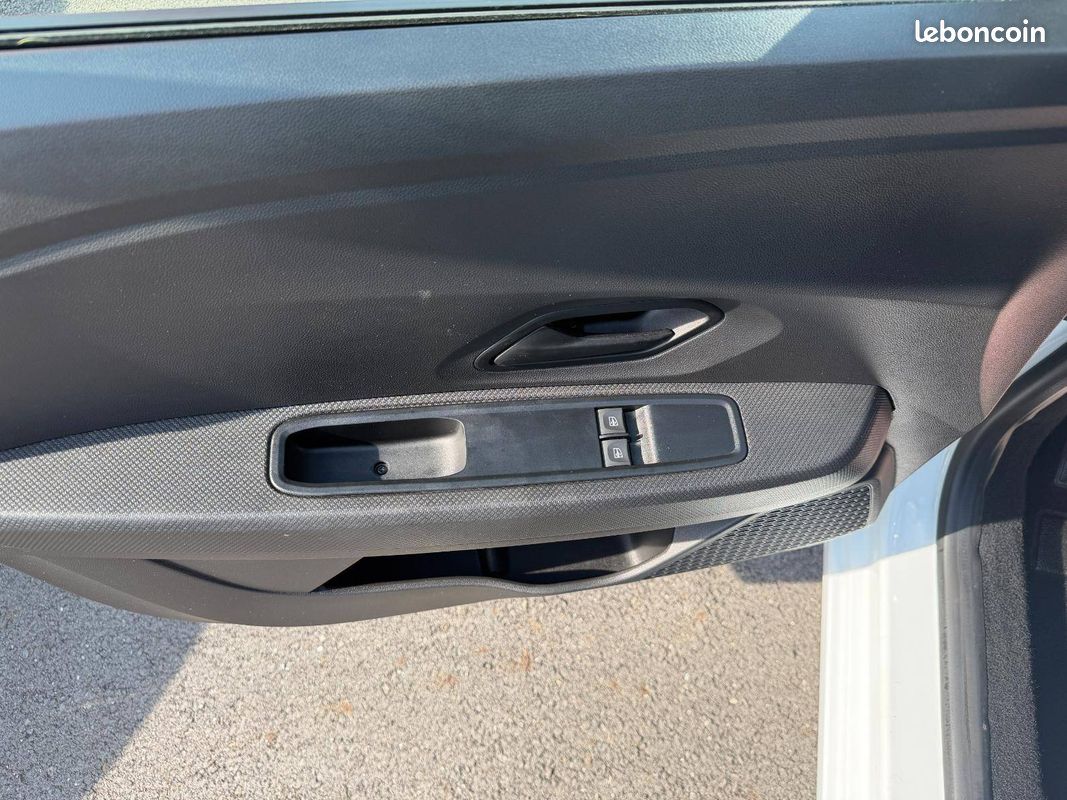 DACIA Sandero SCe 65 Essential (image 19)