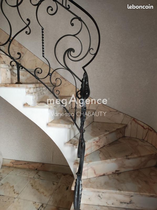 Maison 6 pièces 150 m² - Mirebeau 86110 (image principale 3)