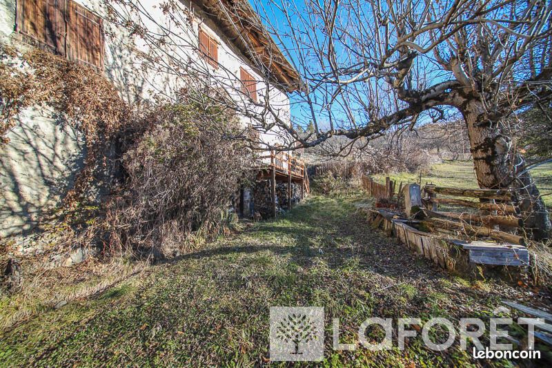 Maison 4 pièces 430 m² · à Saint-Sauveur · 430 m² · 80 000 €