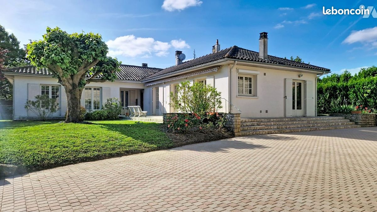 Maison 9 pièces 161 m² · à Prahecq · 161 m² · 250 900 €