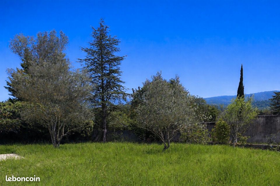 Terrain 380 m² · à Pignans · 109 000 €