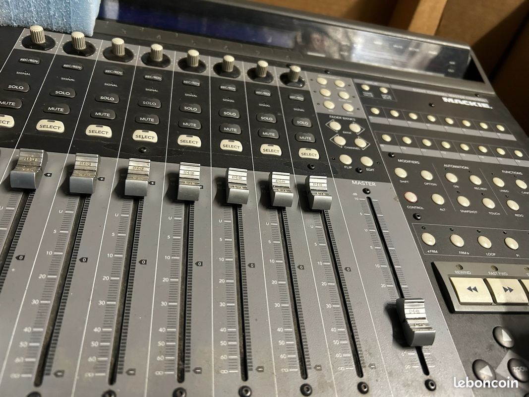 Mackie Control (8-Channel Master Control) + boîte - Instruments de musique