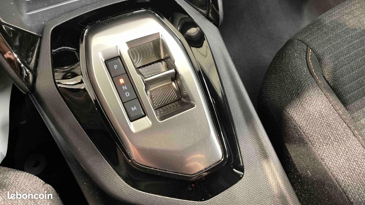 Peugeot 2008 Hybrid 145 e-DCS6 Style (image 14)