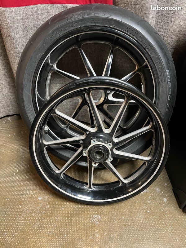 Jantes avant arrière Ducati Diavel performance (image 1)