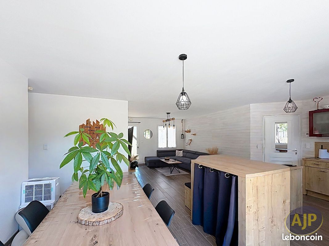 Maison 5 pièces 95 m² · à Les Magnils-Reigniers · 95 m² · 216 378 €