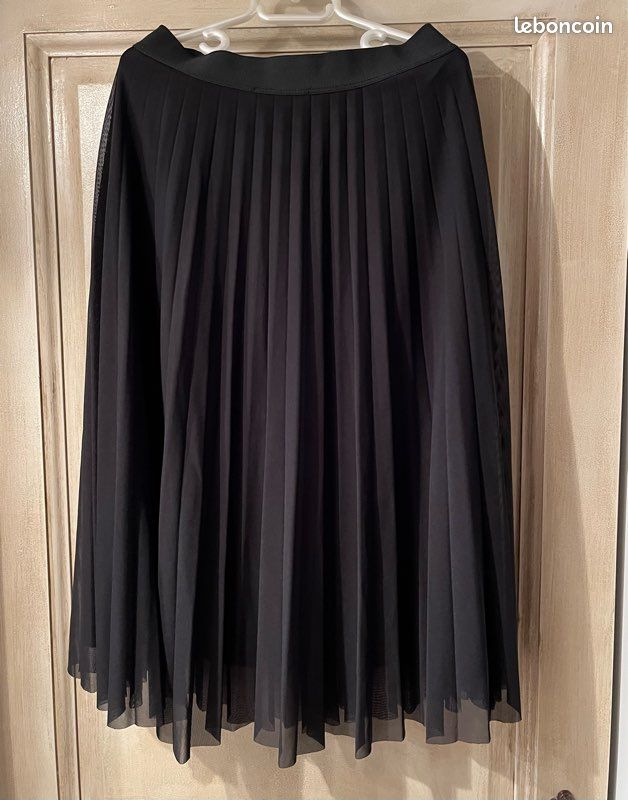 Jupe plissée noire bershka taille 36 Vêtements