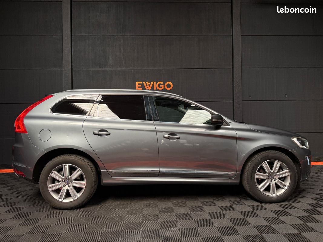 VOLVO XC60 2.0 D4 190Ch SIGNATURE EDITION BVA - TOIT OUV ELEC - CAMERA RECUL - SIEGES CHAUFF - HARMAN-KARDON (image 21)