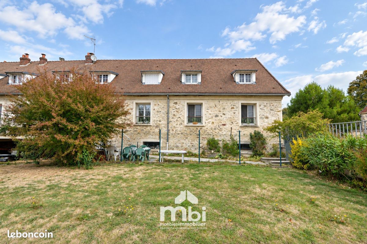 Immeuble 196 m² · à Plailly · 196 m² · 913 500 €