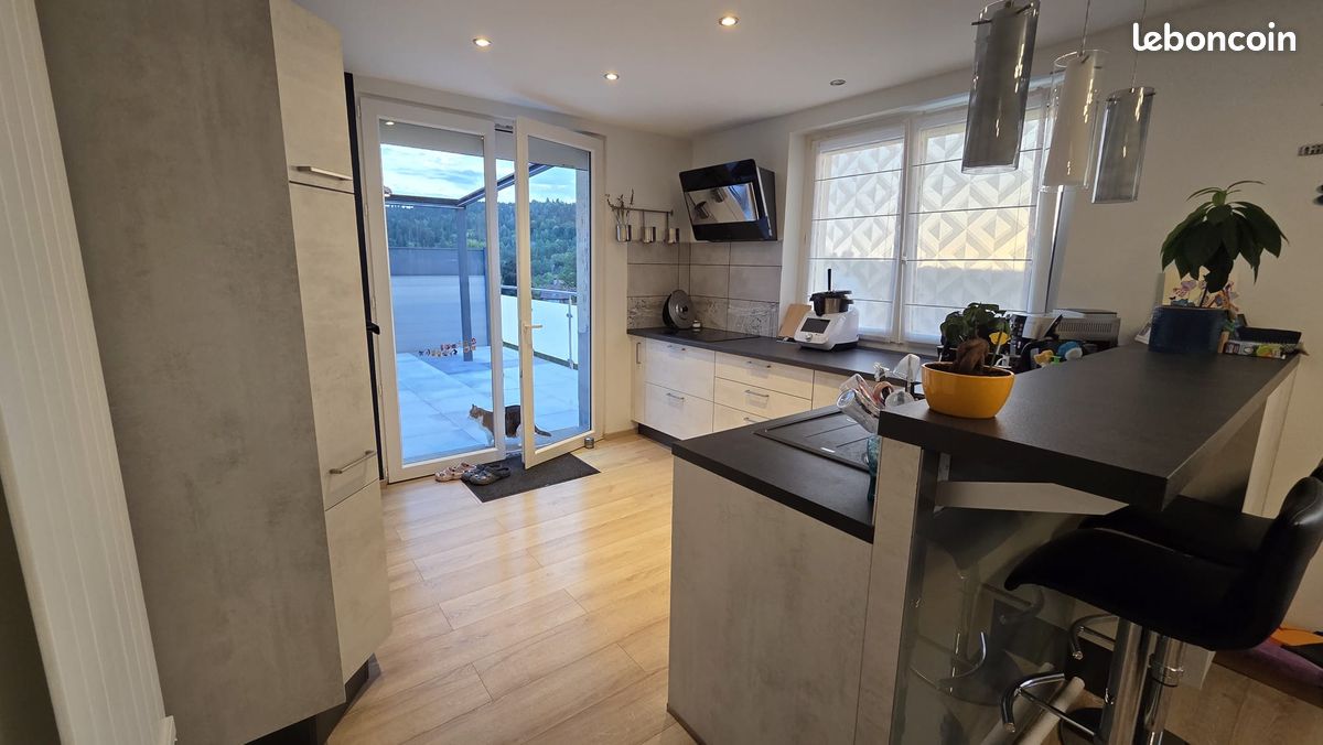 Maison 8 pièces 140 m² · à Pontarlier · 140 m² · 1 700 €/mois