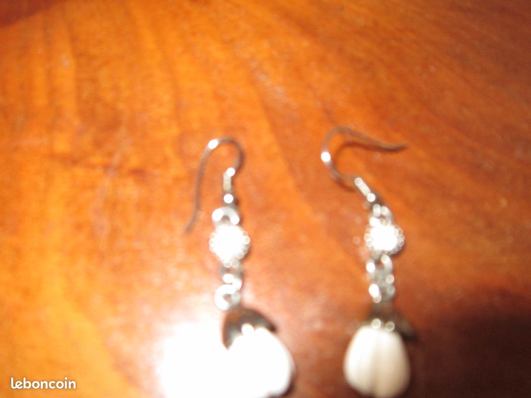 Ensemble blanc collier et boucles d'oreilles (image 10)