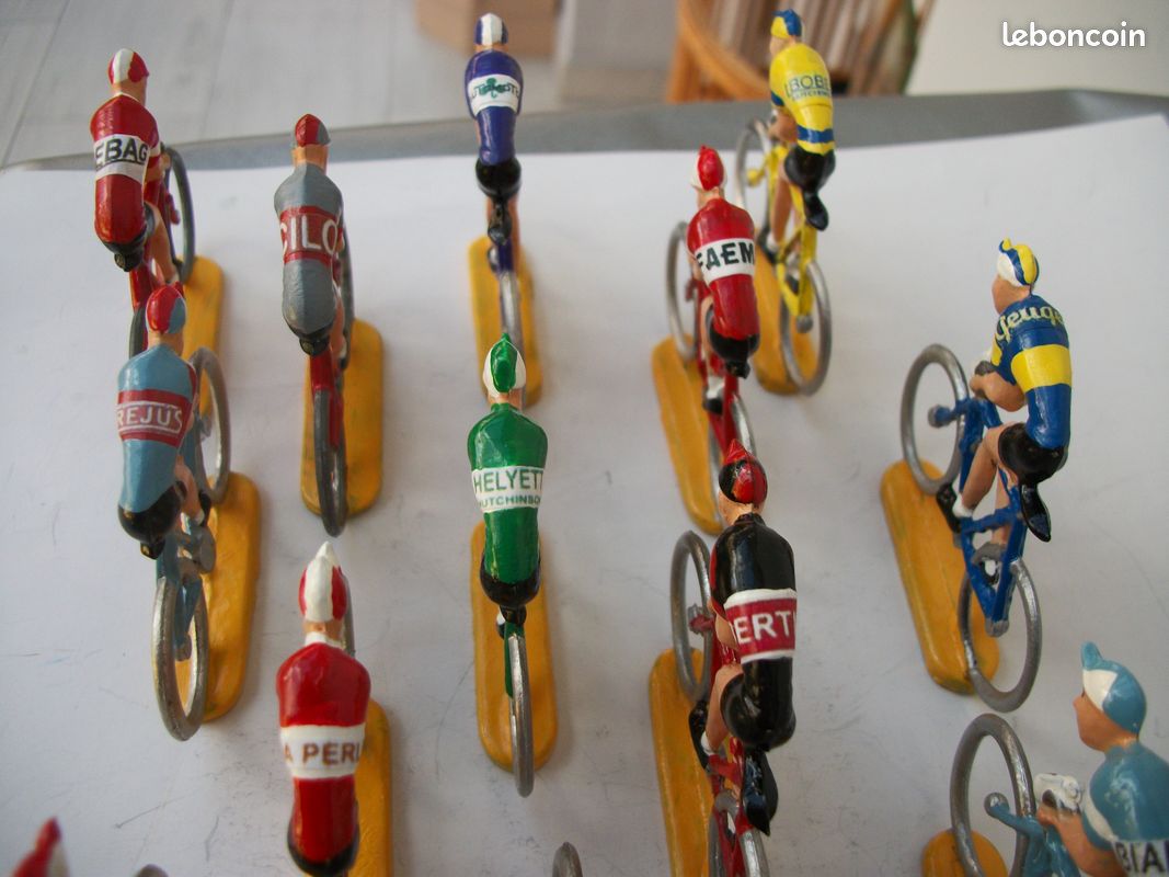 Lot 4 Figurines Coureurs Cyclistes Anciens Alu Quiralu Aludo Vers 1950