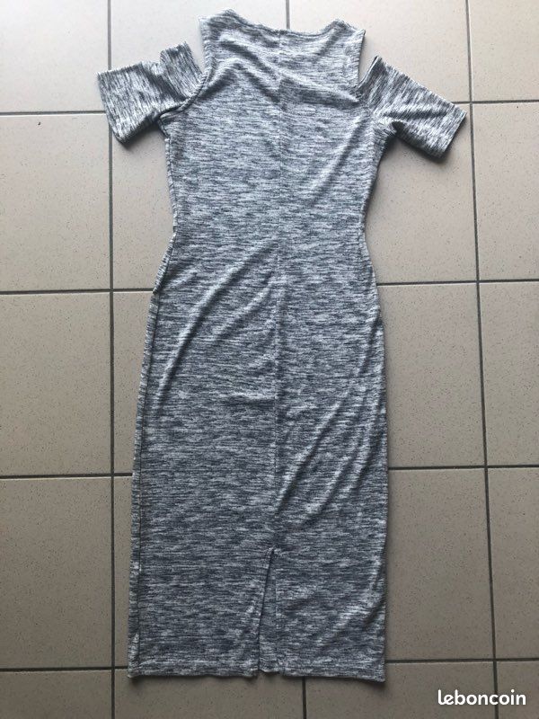 Robe Moulante à Epaules Dénudées (image 2)