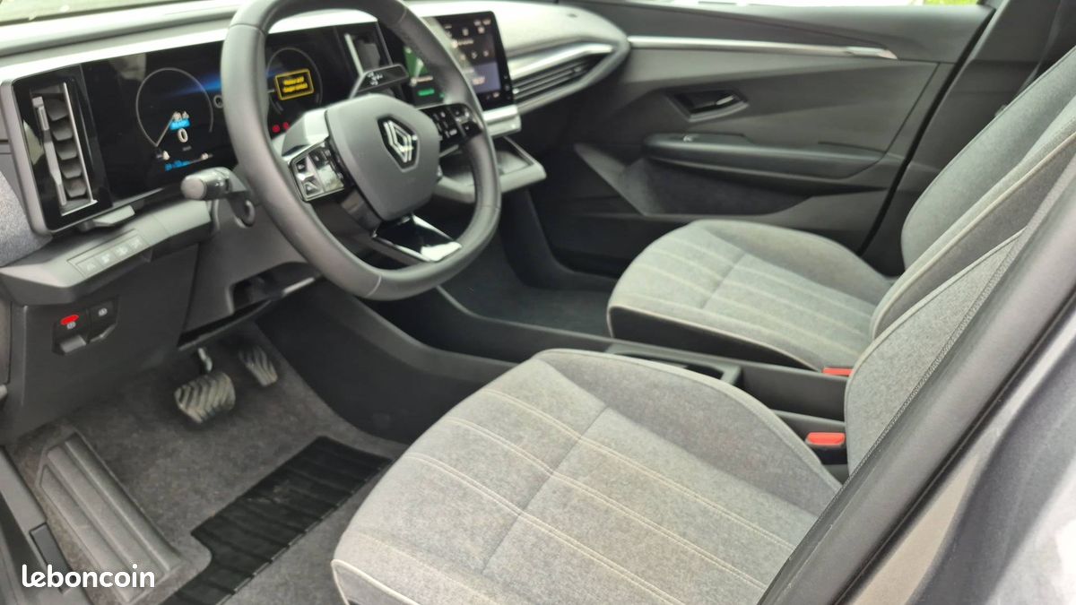 RENAULT Megane E-Tech EV40 130ch standard charge Equilibre (image 15)