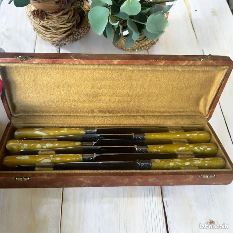 Coffret De 6 Couteaux De Table - Manche Bakélite Beige - P. PROST Beaune - Début XXe - Occasion état Neuf
