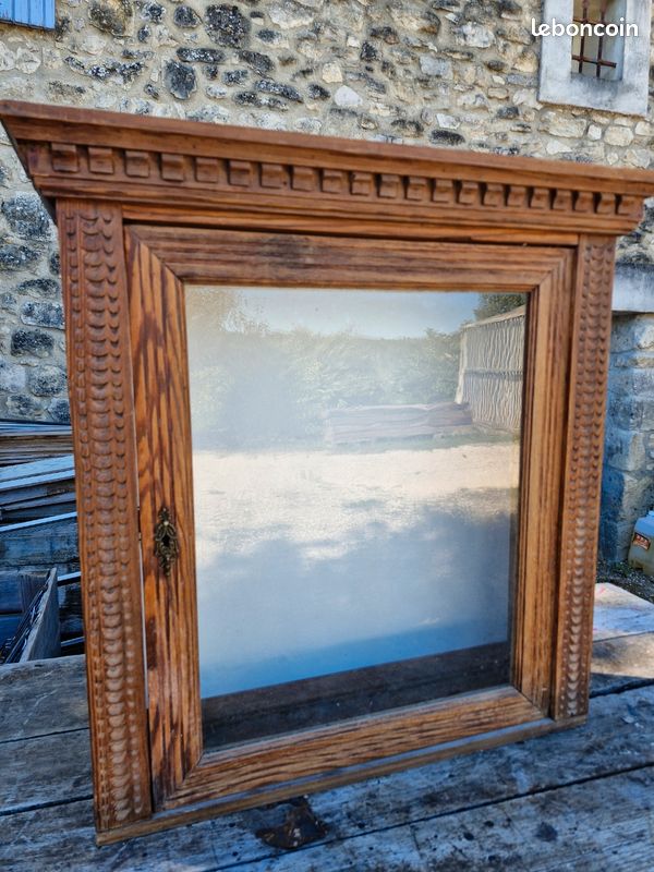 Petite vitrine en bois (image 1)