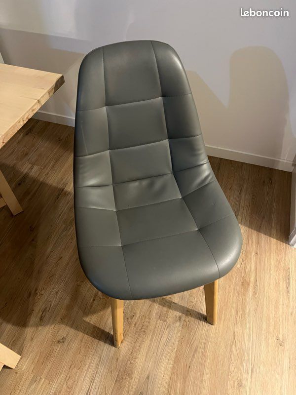 Chaises cuisine gris similicuir & bois – Lot de 4 (image 1)