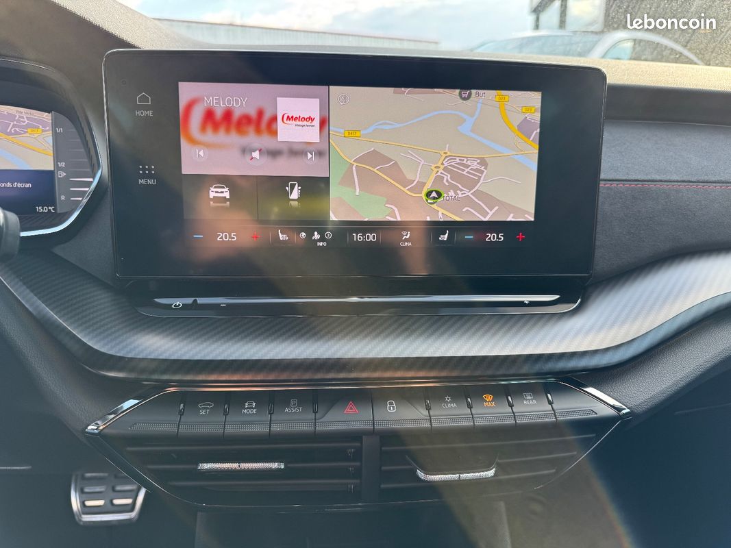 Skoda OCTAVIA COMBI RS 1,4L TSI PHEV IV 245CV BVA 1ère MAIN (image 21)