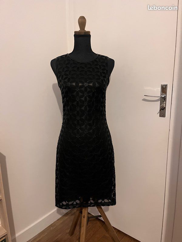 Robe noire bi-matière chic – Découpes laser florales 3D & Mesh (image 13)