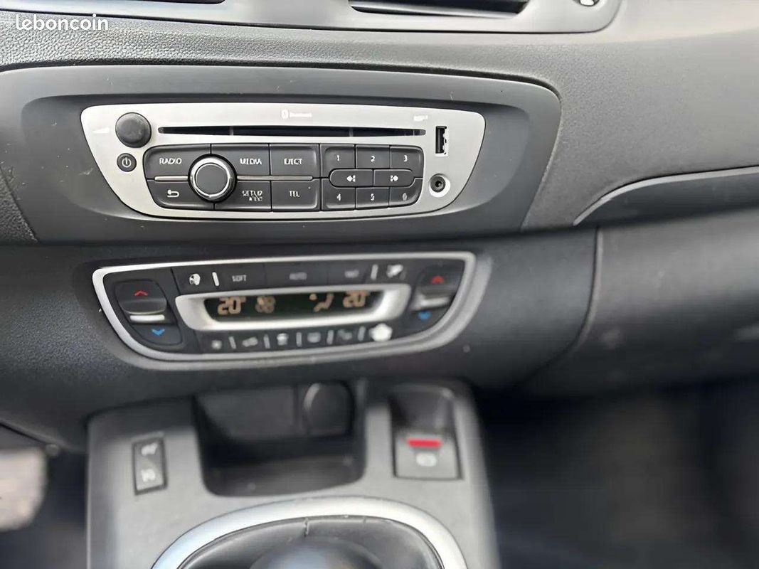 Renault SCENIC III 1.2 TCE 115CH ENERGY LIMITED 2015 (image 10)