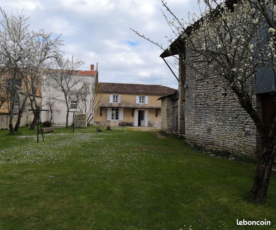 Maison 4 pièces 122 m² · à Saint-Hilaire-la-Palud · 122 m² · 229 800 €