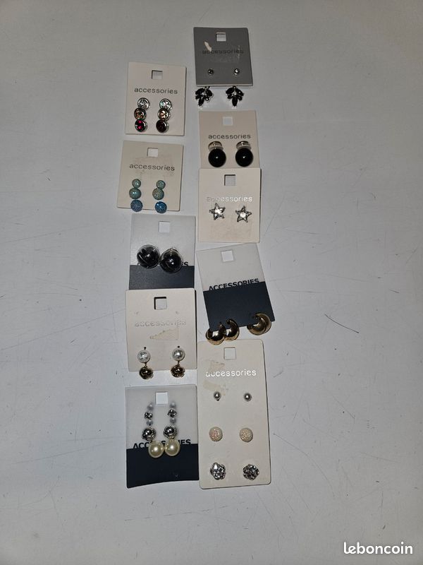 Lot de paires de boucles d'oreilles (image 1)
